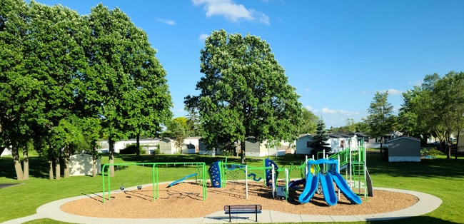 17050 Coventry Ln, Holly, MI 48442 - photo 4