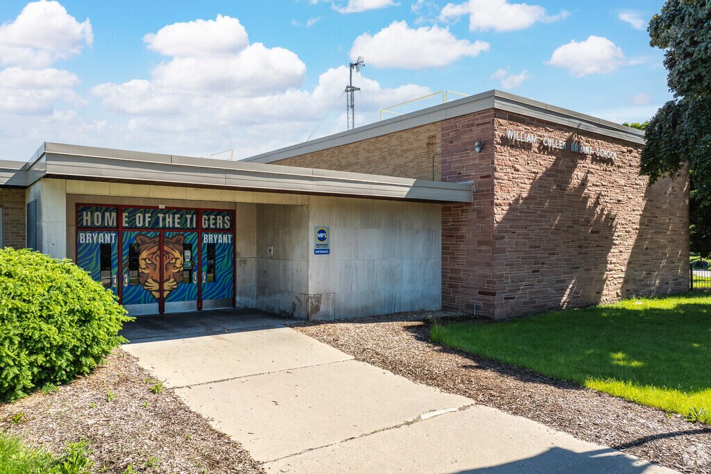 Bryant Elementary School in Milwaukee, WI scores an overall C- rating according to Niche.