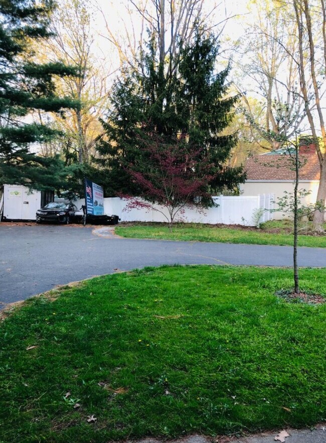 200 Sunnydale Rd Unit First Floor, Trumbull, CT 06611