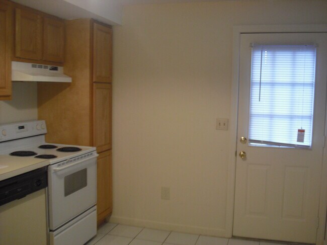 150 Mark Ln unit Q1, Waterbury, CT 06704 - photo 7