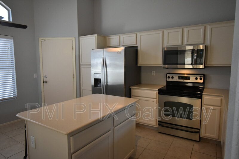 1158 W Swan Dr, Chandler, AZ 85286 - photo 1