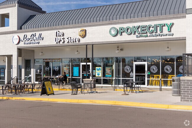 Homestead In The Willows is a short drive from nearby restaurants and retail.