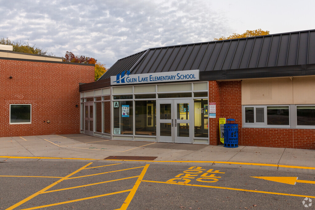 Glen Lake Elementary School teaches students in grades PK-6 in Minnetonka.