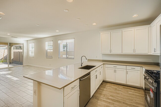 1508 W Ridge Rd, Apache Junction, AZ 85120 - photo 6