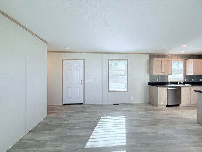 52919 N Zacharias Ct, Chesterfield, MI 48051 - photo 4