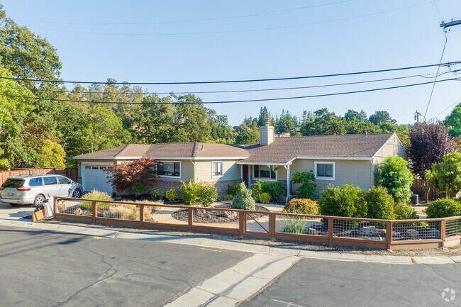 Ranch style homes are common in Saranap.
