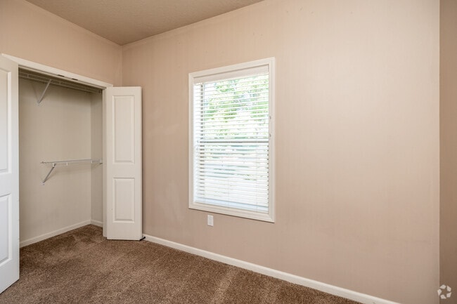 2BR + Den, 2BA - 870 SF