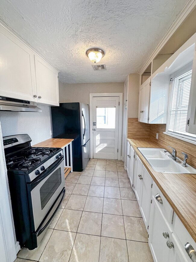 835 NW 17th St, Lawton, OK 73507 - photo 6