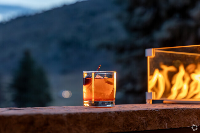 Lariat Lodge Brewing Co. is a perfect spot in Summit Ridge at West Meadows to sip a cocktail.