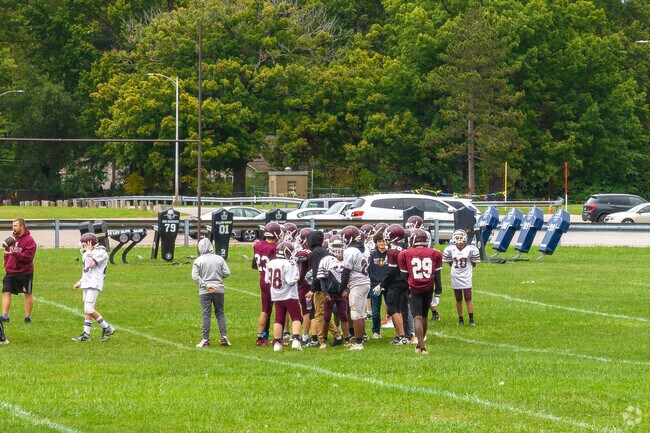 Many children in Boardman, Ohio attend Boaman High School.