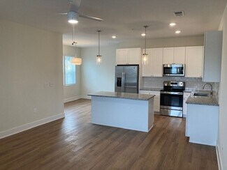 820 Nixon St, Wilmington, NC 28401