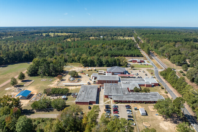 Calhoun Elementary belongs to Ouachita Parish School System which earns a B+ grade on Niche.com.
