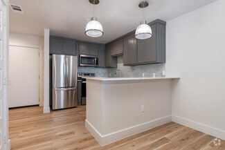 1226 W Oak St, Denton, TX 76201
