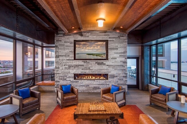 250 N Christopher Columbus Blvd unit 1401, Philadelphia, PA 19106 - photo 2