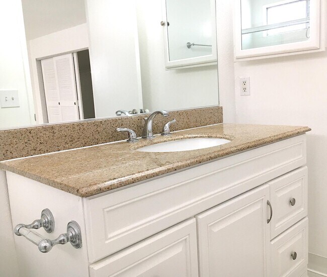 1236 Amherst Ave unit 11, Los Angeles, CA 90025 - photo 3