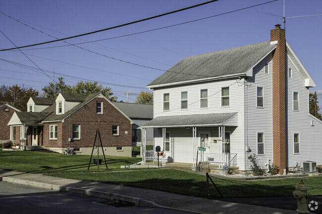 Spot colonial homes in Hallam.