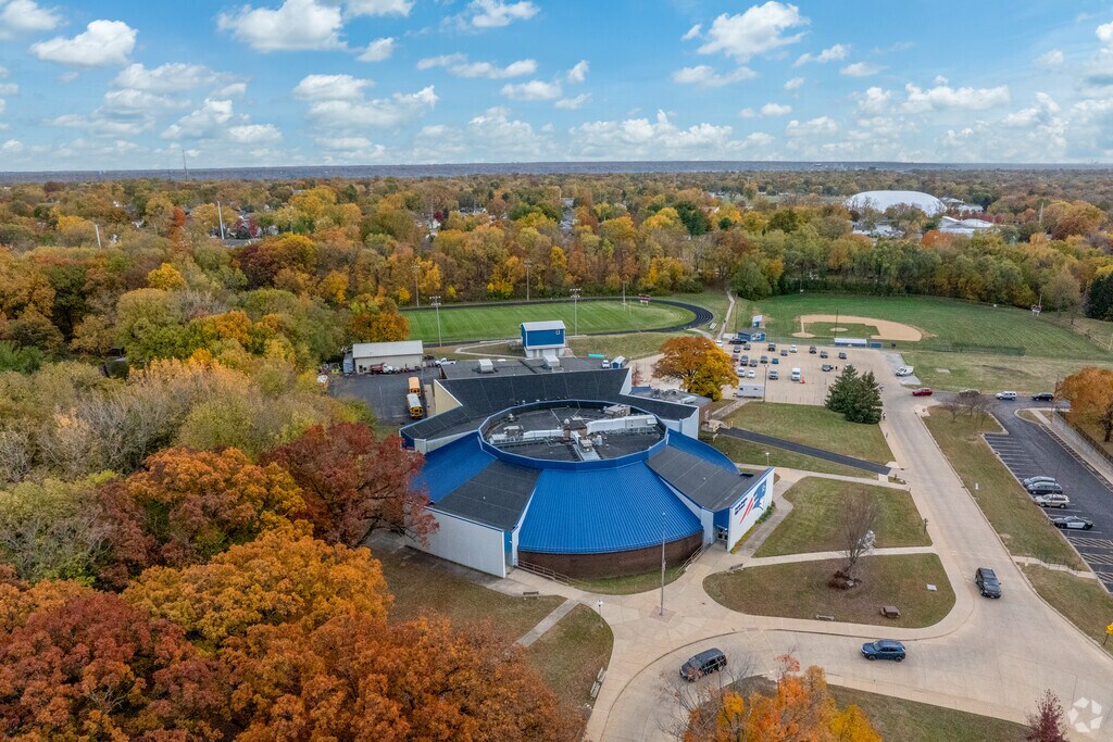 Educational opportunities abound at Peoria Heights High School.