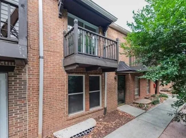 7311 Cardigan Cir, Atlanta, GA 30328 - photo 2