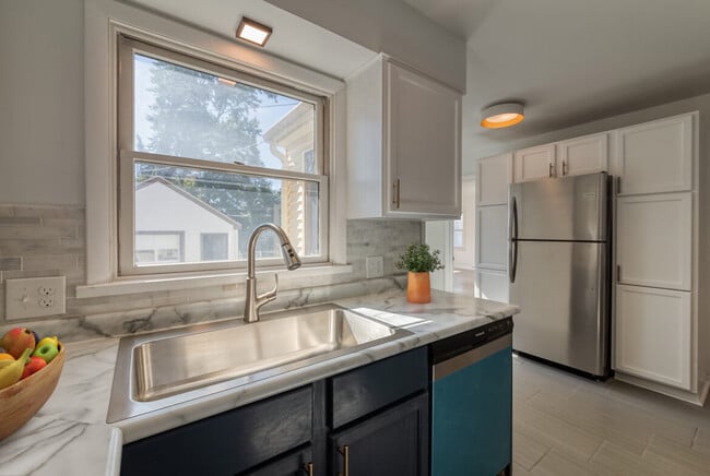 1313 W Saginaw St, Lansing, MI 48915 - photo 5