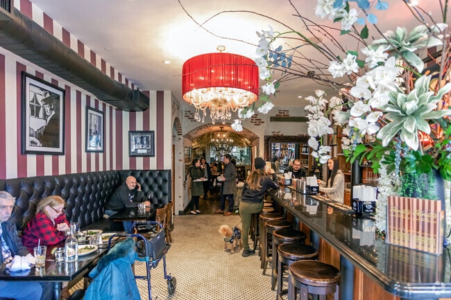 Patricia's offers a variety of delicious Italian dishes for Morris Park residents to enjoy.