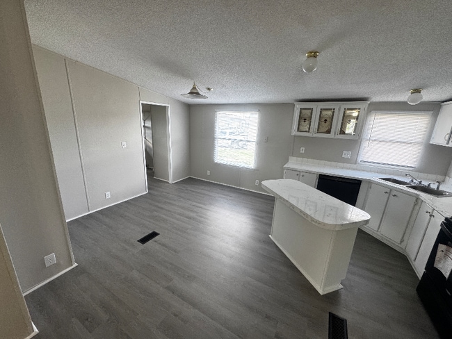 122 Fox Meadow Dr, Alvin, TX 77511 - photo 5