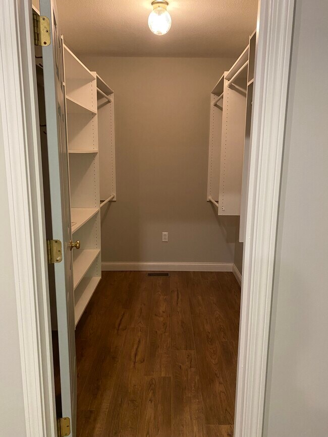 2930 E Shetland Dr, Vincennes, IN 47591 - photo 5