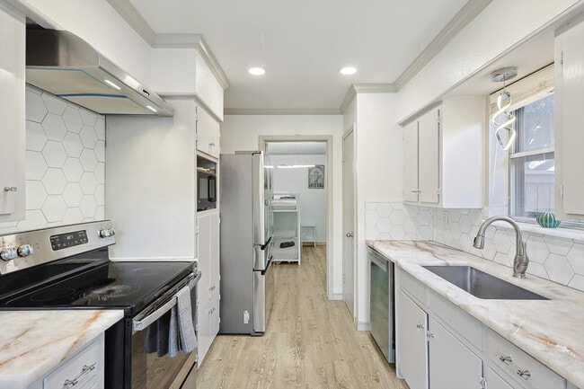 7749 El Pensador Dr unit ID1056424P, Dallas, TX 75248 - photo 3