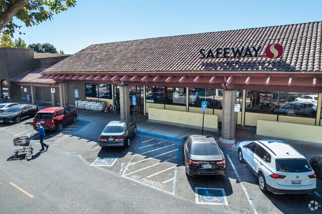Elmhurst Park residents don't have to travel far to shop at the local Safeway.