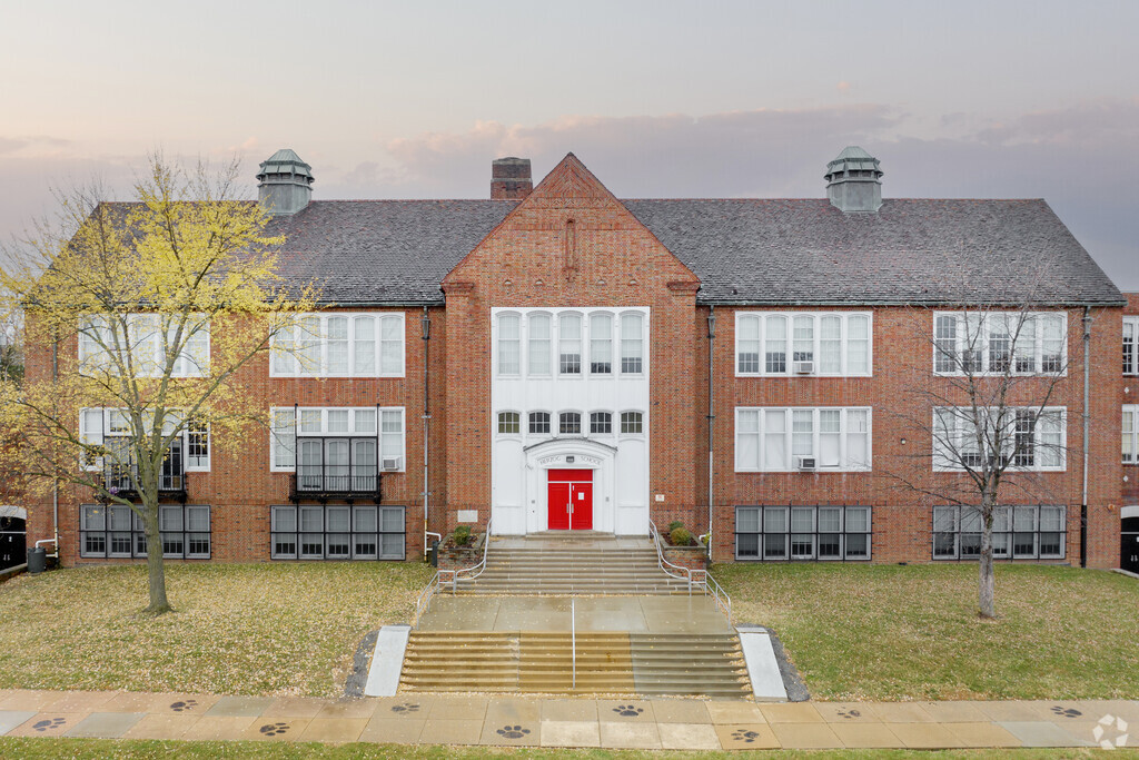Herzong Elementary is an welcoming school in the Walnut West neighborhood of St Louis.