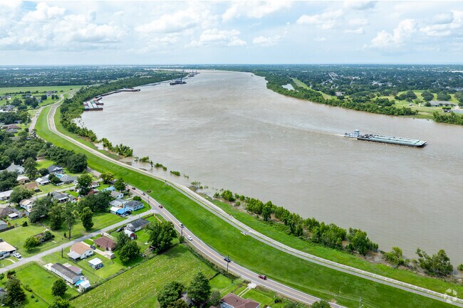 Take a walk along The Mississippi Trail and see the ships passing by Waggaman.