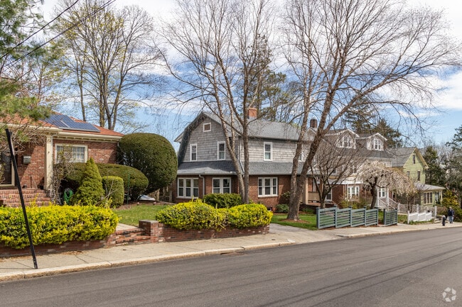 Washington Square residents take great pride in maintaining their homes.