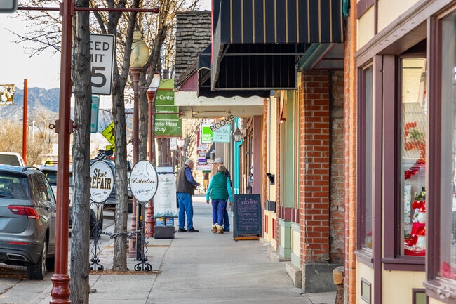 Main Street serves as Montrose's central shopping and dining hub and is lined with antique shops, art studios and family owned eateries.