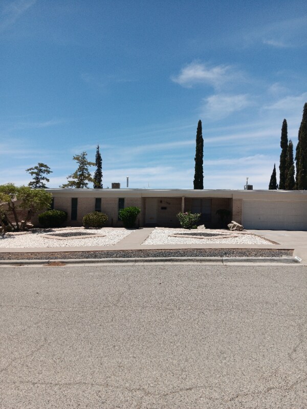 309 Skyway Ln, El Paso, TX 79912