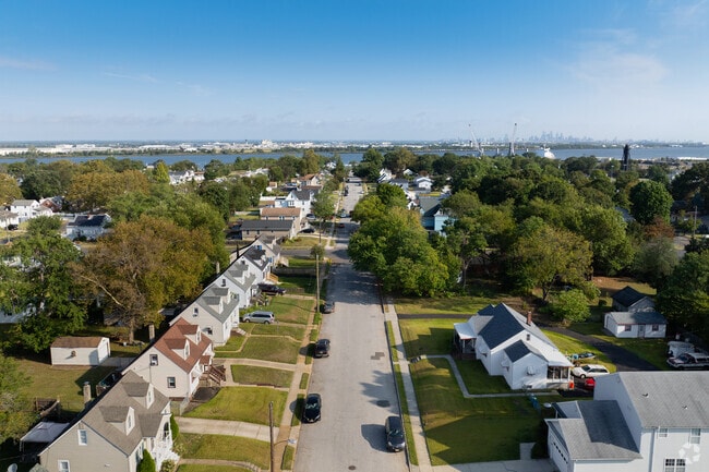 With the beauty of the New Jersey suburbs, bustling city life of near by Philadelphia, and the outdoor recreation of the Delaware River, Paulsboro has everything.