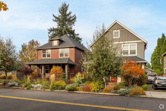 There are many earth toned Craftsmans in East Columbia.