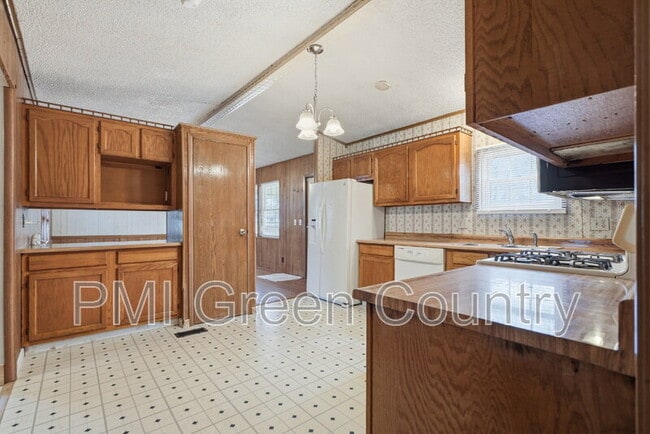 834 W 138th St S, Glenpool, OK 74033 - photo 5