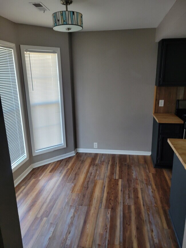 4 Sycamore Row, Springfield, IL 62702 - photo 2