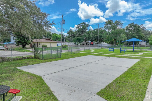 Sulphur Springs Elementary School welcomes all to learn in the area.