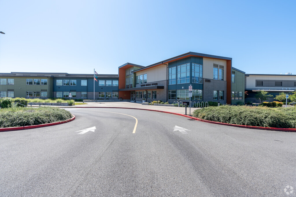 Salish Middle School has a student-teacher ratio of 20:1.