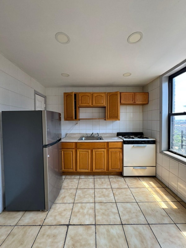 47 Milford Ave, Newark, NJ 07108