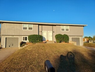801 Dondee Dr, Manhattan, KS 66502