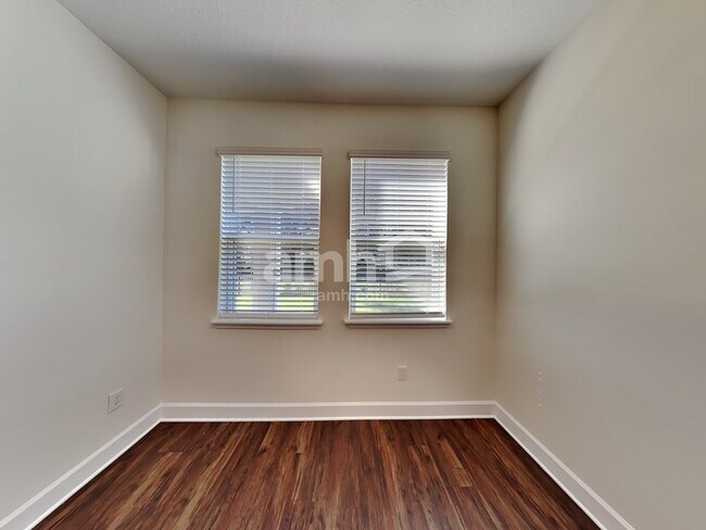 3101 Artemisia Ln, Wesley Chapel, FL 33543 - photo 4