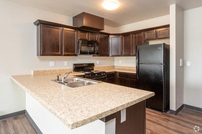 1BR, 1BA - 629 SF - Kitchen
