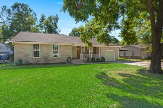 12 Lighthouse Dr, Goose Creek, SC 29445