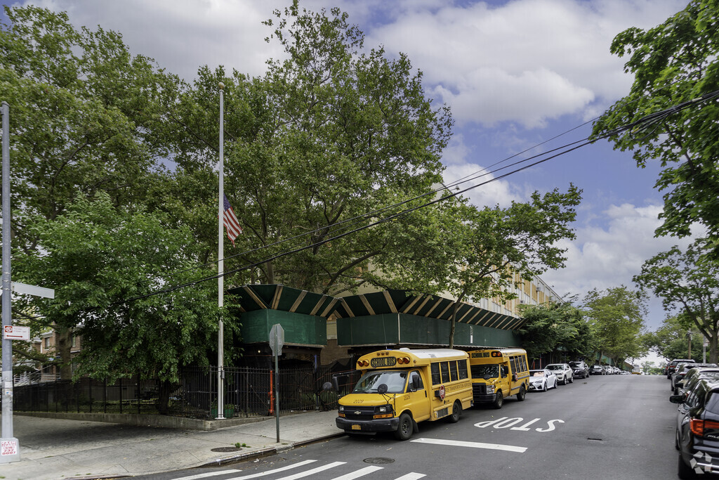 Bronx Green Middle School has a garden.