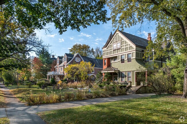 You can find large historic estates throughout Evanston.