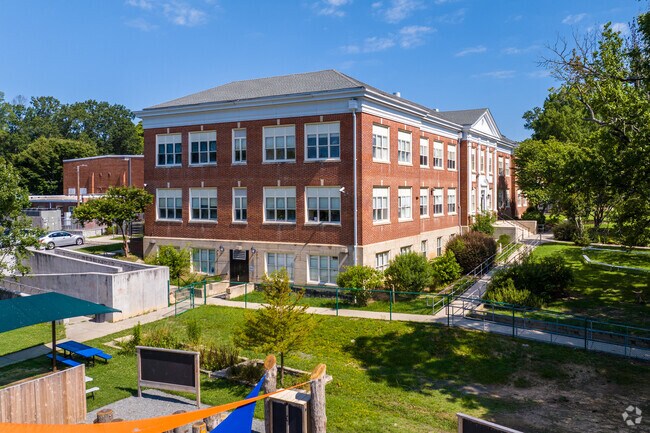 E.K. Powe Elementary School receives and overall grade of B from Niche.