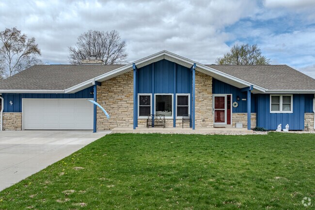 A vibrant, mid-century modern home shines in Orchard Hills.