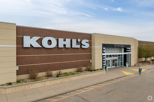 The Kohl’s location makes for convenient retail shopping for those living in Holly Point.