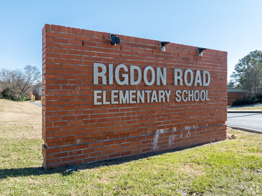 Rigdon Road Elementary School has an overall Niche grade of C.